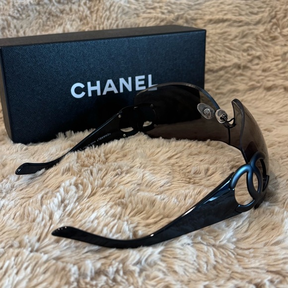 CHANEL 4124 Black Sunglasses with Case - Picture 7 of 15